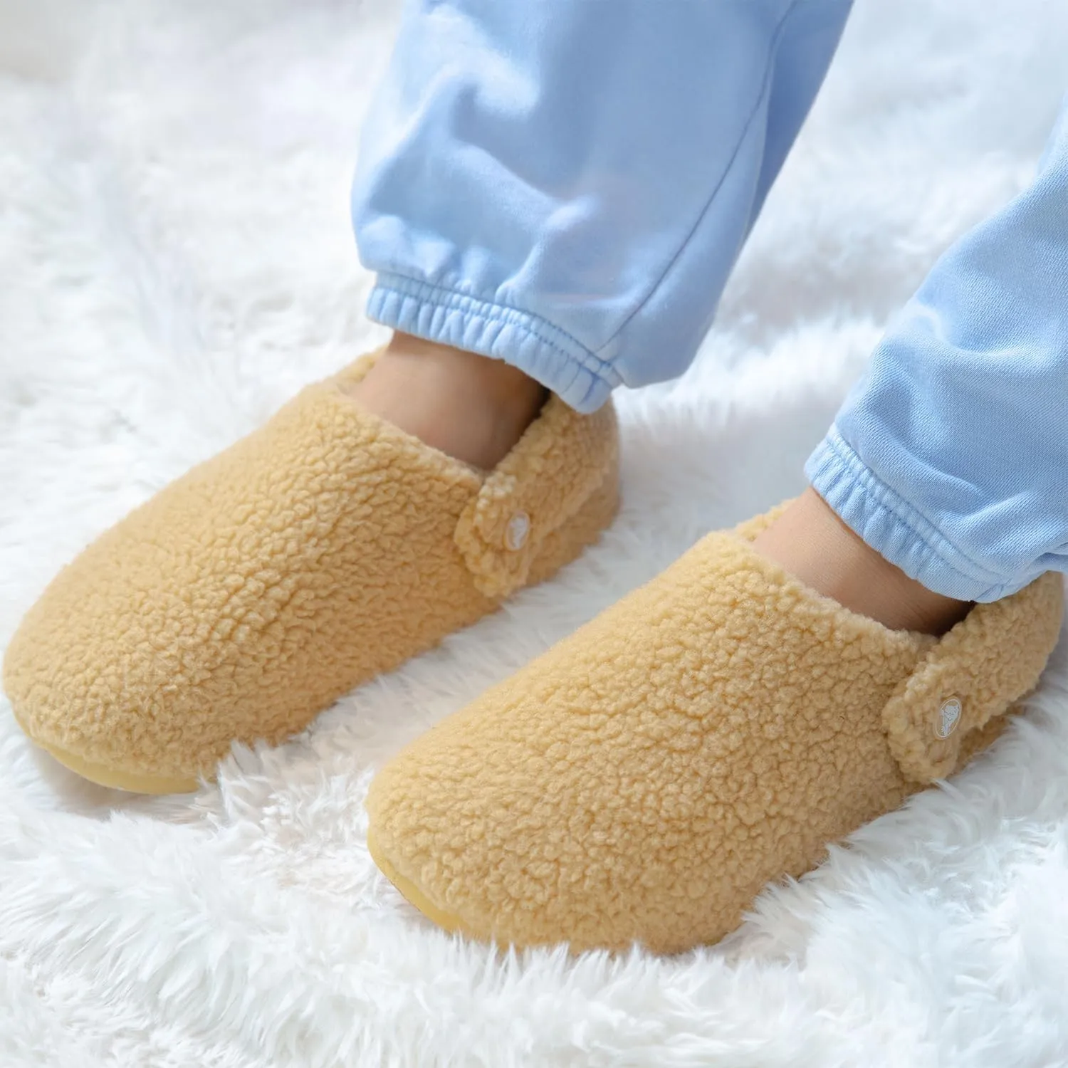 Crocs Unisex-Adult Classic Cozzzy Slipper