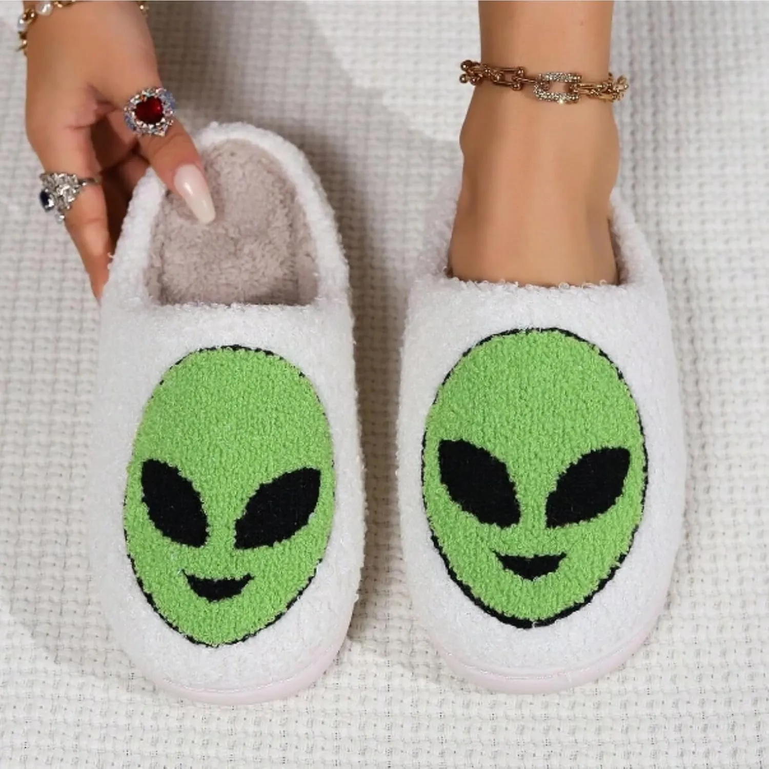 Halloween Slippers Alien Cartoon Pattern Slipper for Women Men Outdoor Indoor Comfy Fuzzy Footwear