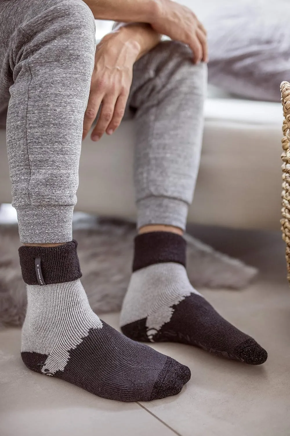HEAT HOLDERS - Mens Soft Thermal Non Skid Slipper Bed Socks with Gripper Bottoms