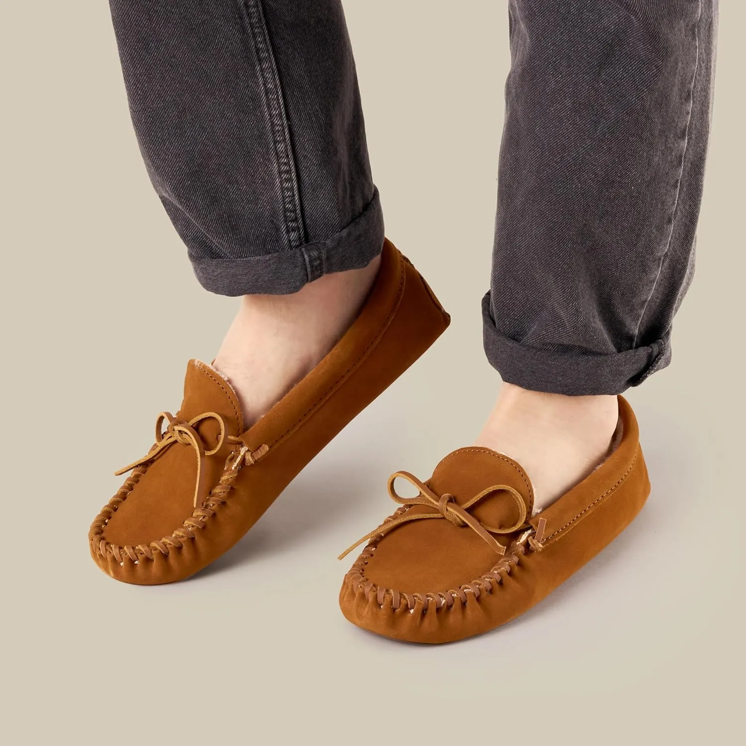 Minnetonka Men's Pile Lined Soft Leather Sole Slipper