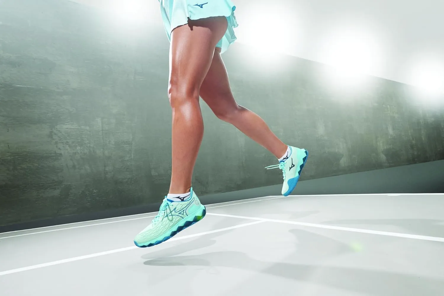 Mizuno women's Wave Enforce Tour Ac Sneaker