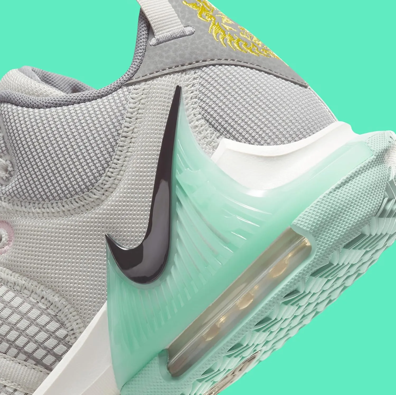 NIKE Men's Sneaker Three Quarters Tall