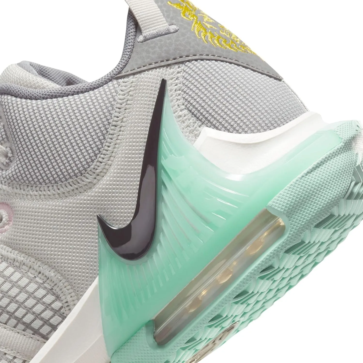 NIKE Men's Sneaker Three Quarters Tall