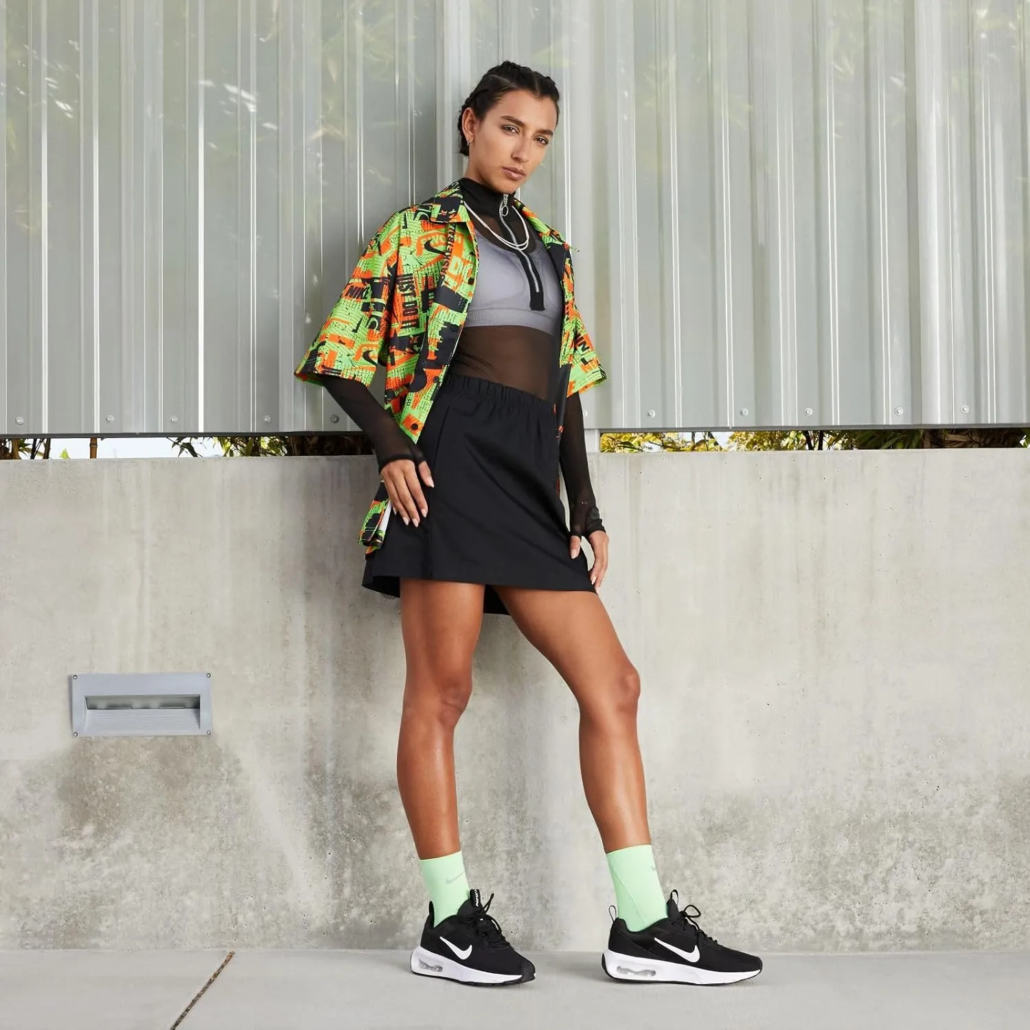 NIKE Women's Sneaker