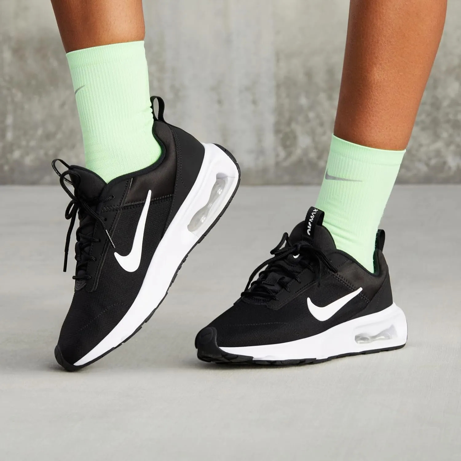 NIKE Women's Sneaker