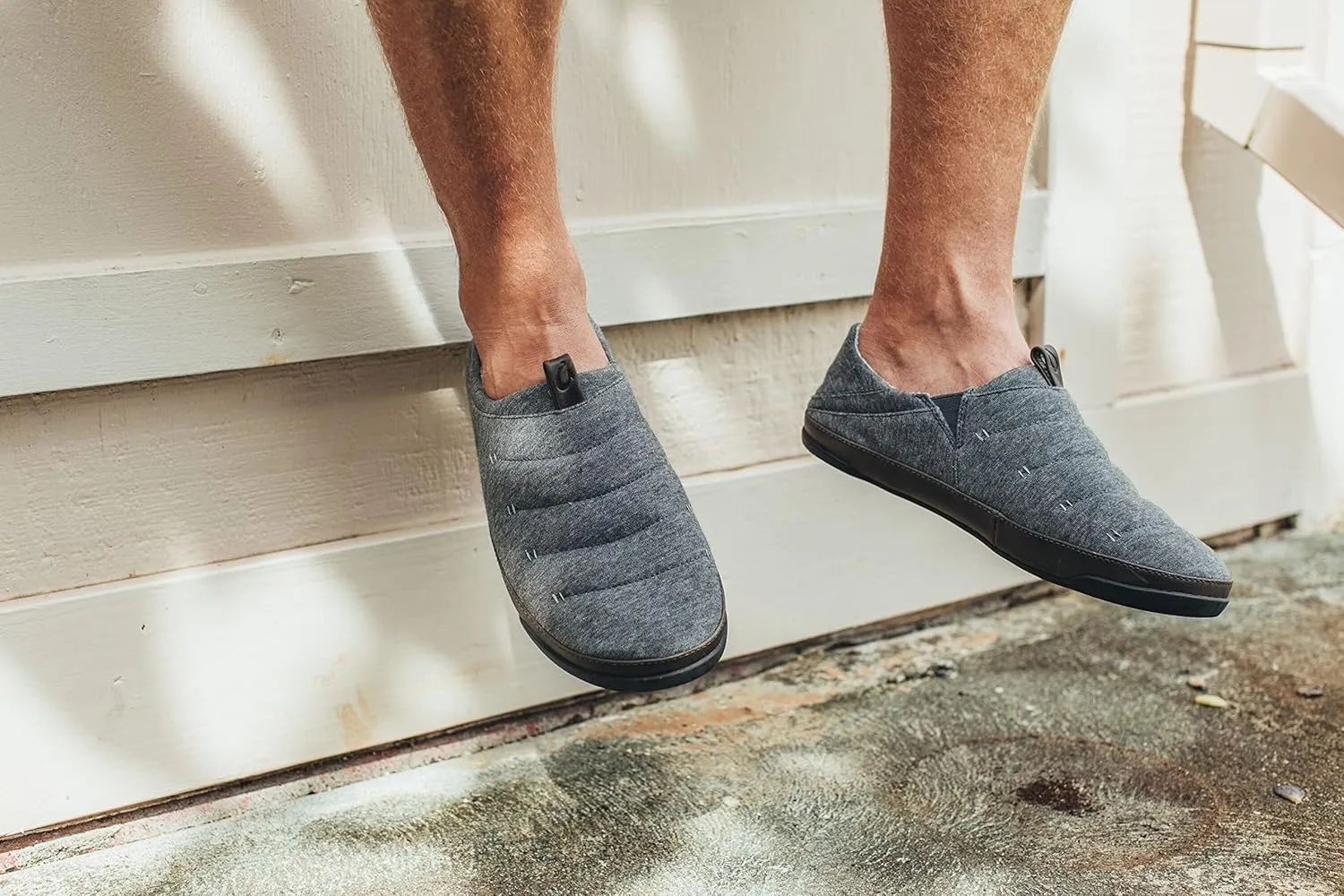 OluKai Mahana Men’s Soft Cotton Slippers, Cotton Blended Jersey & Full-Grain Leather Pull Loop, Comfortable & Breathable Fit