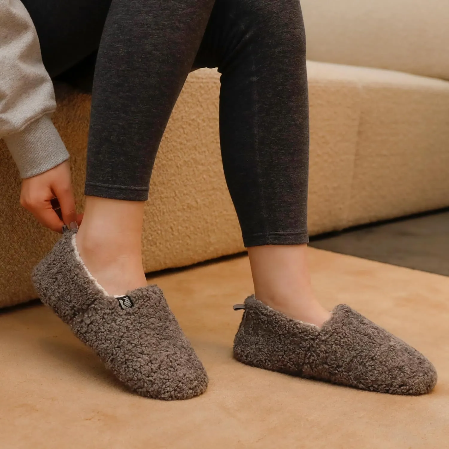 RockDove Women's Faux Shearling Closed Back Slipper with Memory Foam